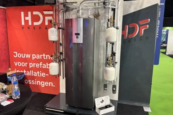 HDF Prefab presenteert voorgemonteerde 'kapstok' voor warmtepompleidingwerk