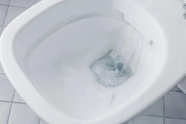 Acht op tien Nederlanders wil regenwater voor toiletspoeling in nieuwbouw