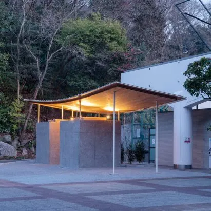 Dezeen-lezers prijzen Japans openbaar toilet bij dierentuin Tobe