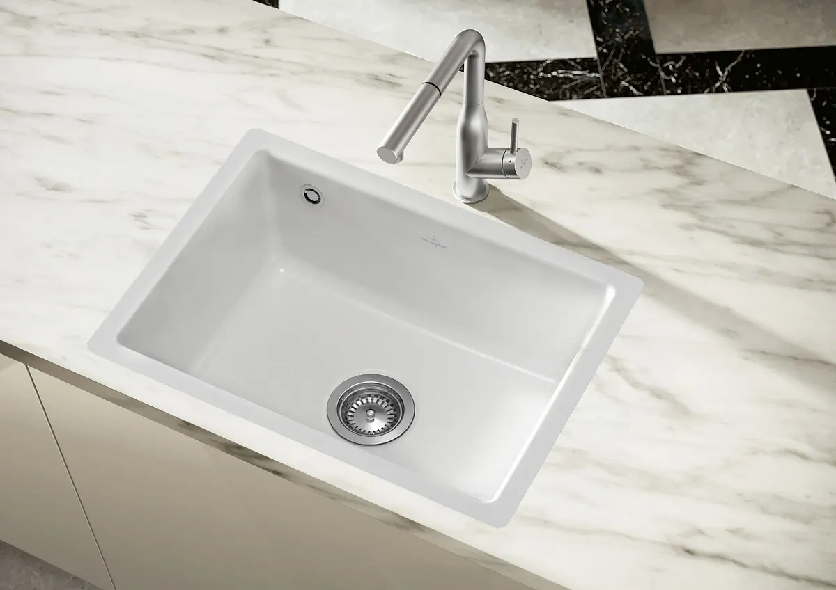 Villeroy & Boch toont vlakinbouw-spoelbak Subway Flat/o zonder kraangatbank