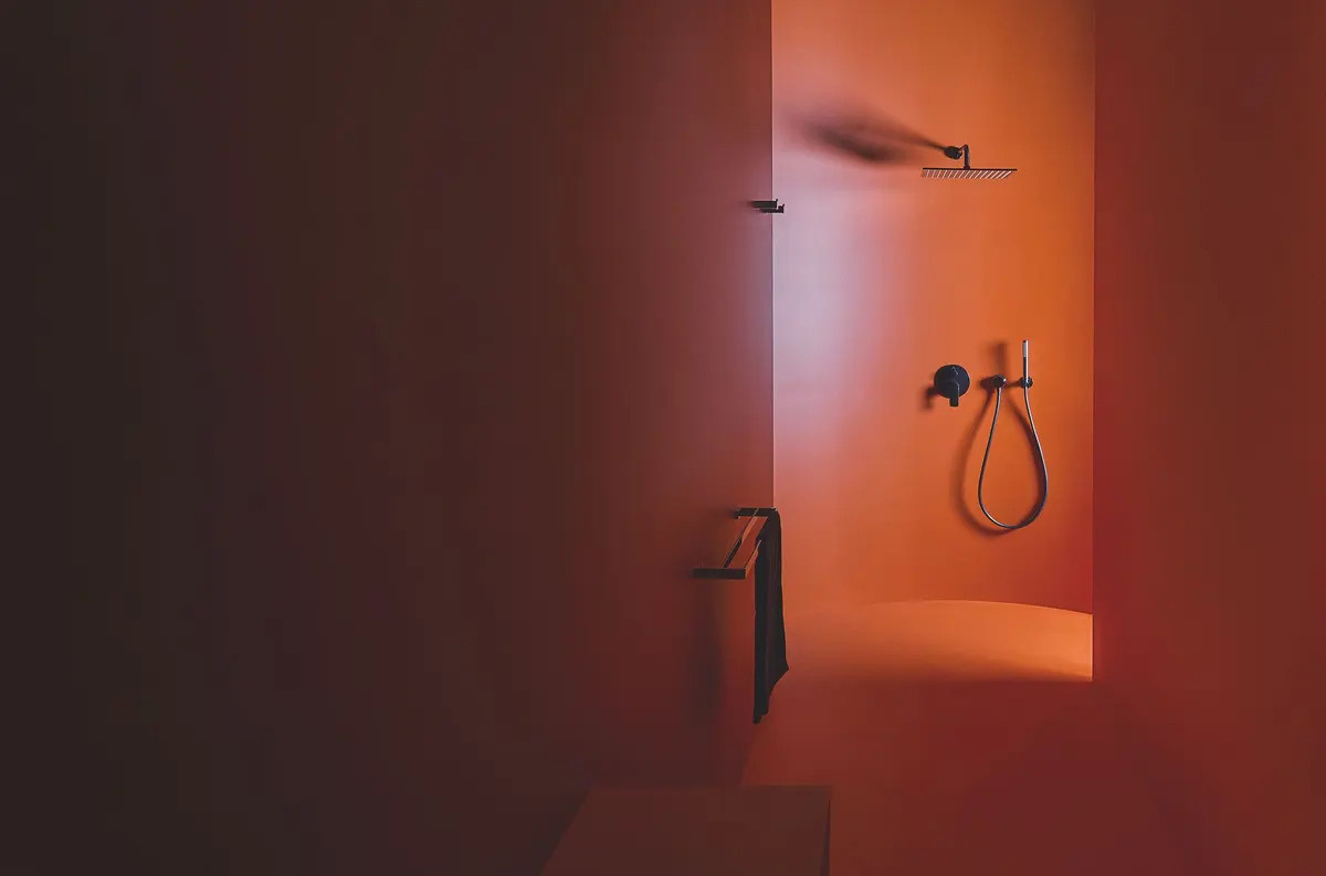 Zeven ontwerpkeuzes die een badkamer laten aanvoelen als een vijfsterrenhotel